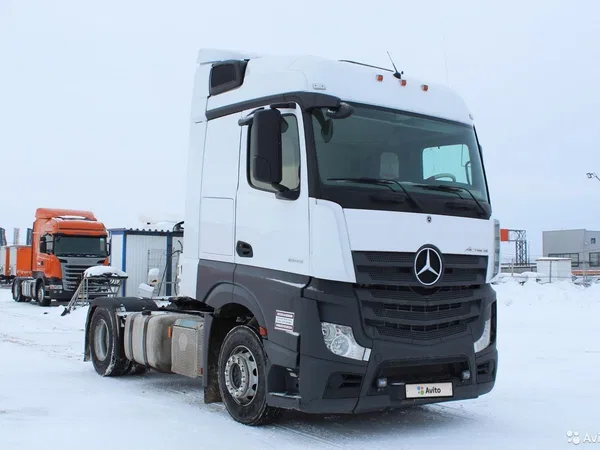 Седельный тягач Mercedes-Benz Actros 1845LS