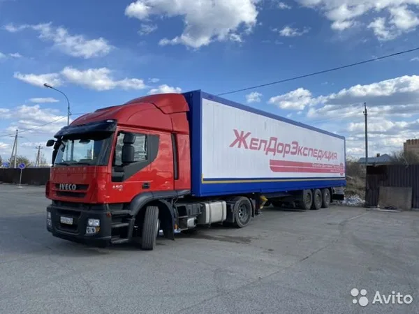 Полуприцеп-фургон Krone