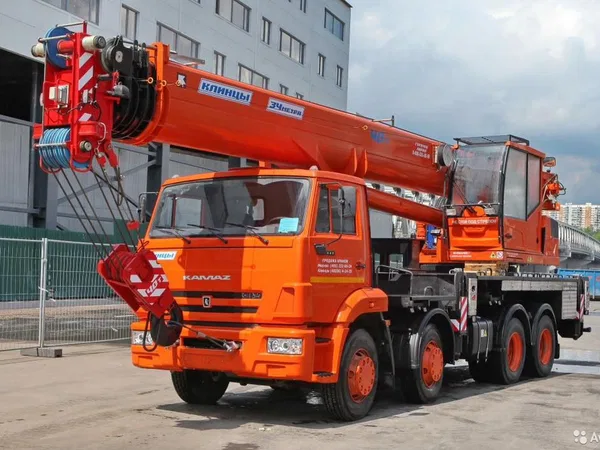 Автокран Клинцы КС-65719-1К на шасси КамАЗ 6540