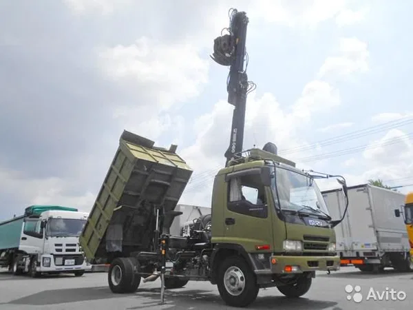 Самосвал Isuzu Forwad с КМУ Hiab