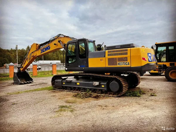 Гусеничный экскаватор XCMG XE370CA