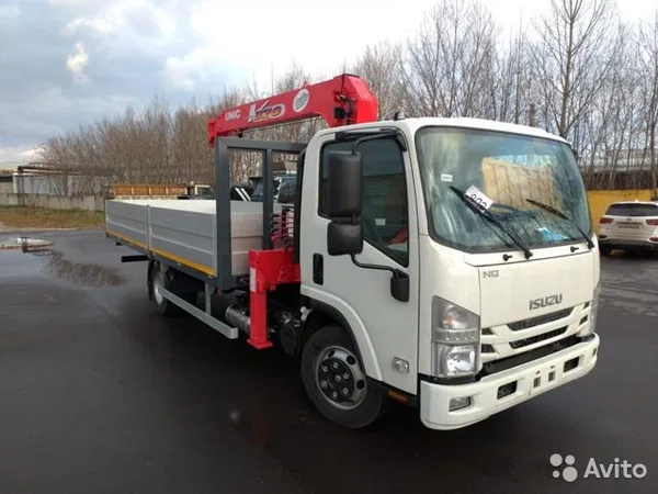 Бортовой грузовик с КМУ ISUZU NQR90