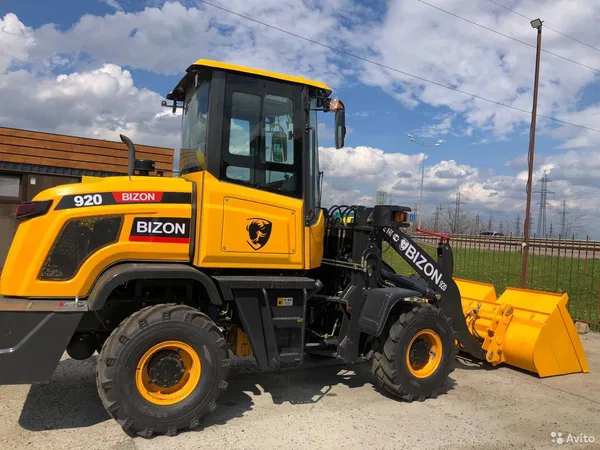 Фронтальный погрузчик BIZON 920