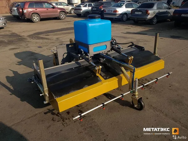 Коммунальная щетка Метатэкс с передним бункером