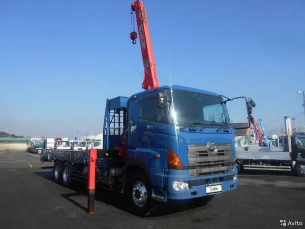 Бортовой грузовик с КМУ HINO Profia