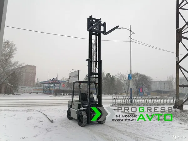 Вилочный погрузчик Komatsu FG30T-16