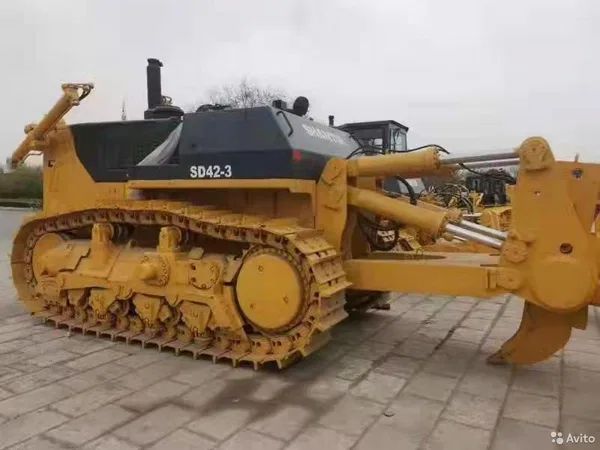 Гусеничный бульдозер Shantui SD42