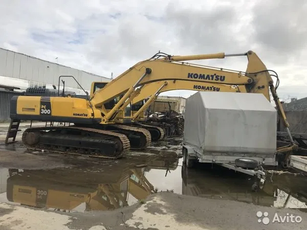 Гусеничный экскаватор Komatsu PC300-8