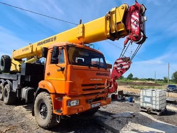 Автокран Ивановец КС-45717К-3Р на шасси КамАЗ 43118