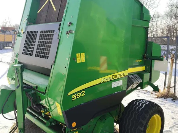 Пресс-подборщик John Deere 592