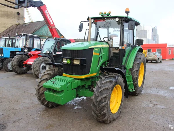 Трактор John Deere 6110B