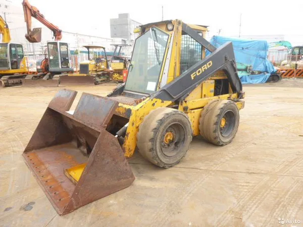 Мини-погрузчик New Holland L175