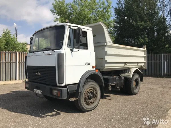 Самосвал МАЗ 555102
