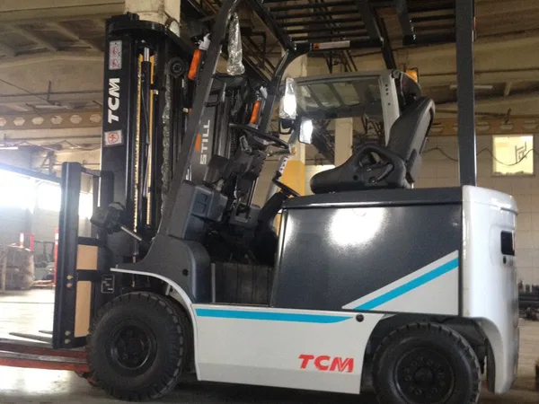 Вилочный электропогрузчик TCM FB30-8V