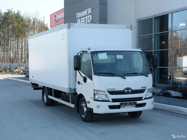 Промтоварный фургон Hino 300