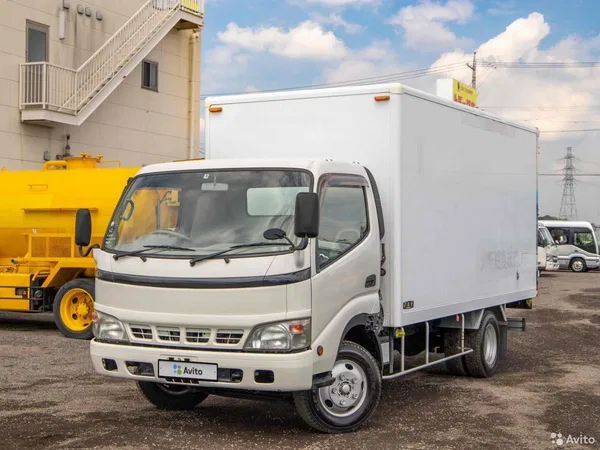 Промтоварный фургон Hino 300 (Dutro)