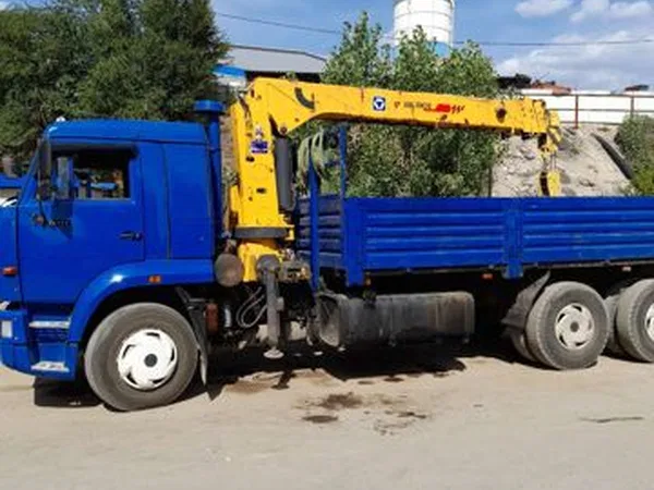 Бортовой грузовик с КМУ КамАЗ 65117