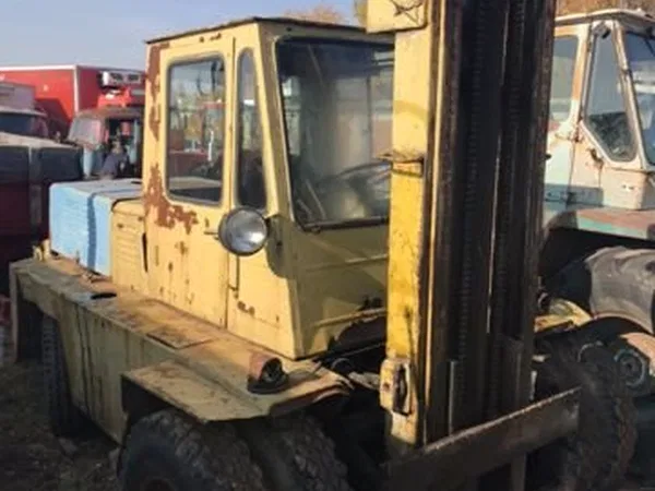 Вилочный погрузчик Львовский погрузчик