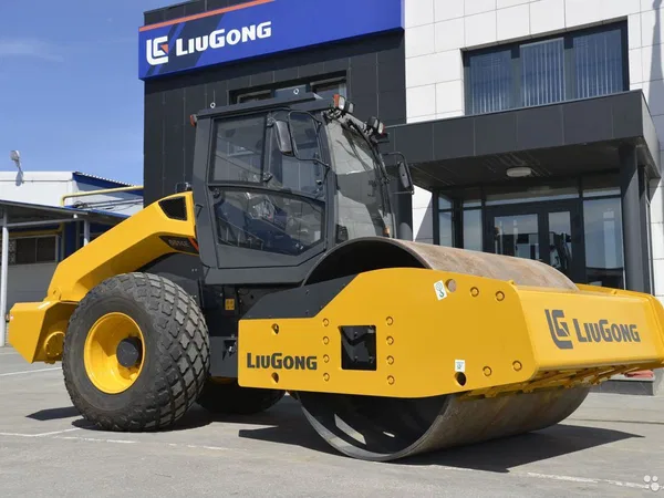 Грунтовый каток LiuGong CLG6614E