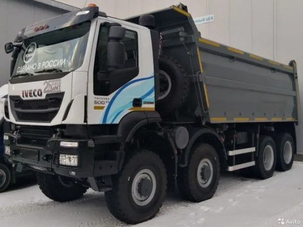 Самосвал Iveco Trakker