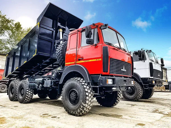 Самосвал МАЗ SM02-03