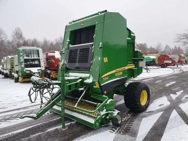 Пресс-подборщик John Deere 592