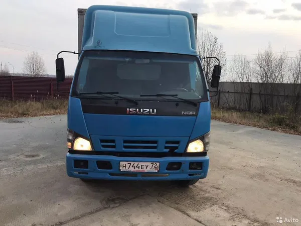 Промтоварный фургон Isuzu NQR