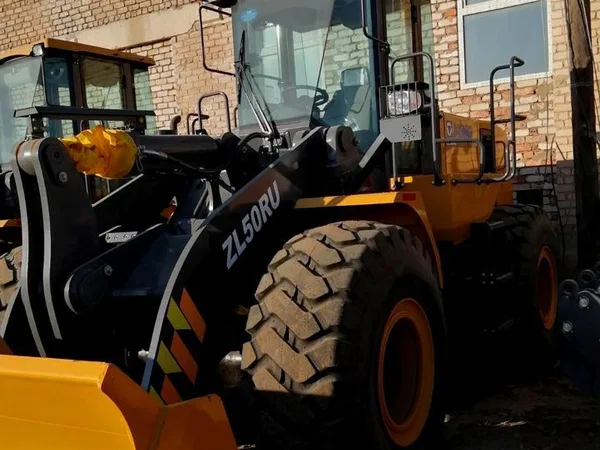 Фронтальный погрузчик XCMG ZL50RU