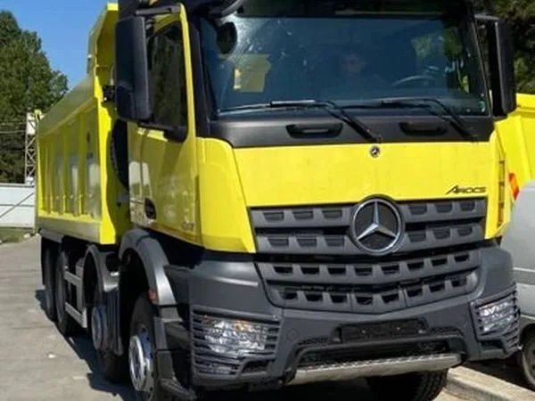 Самосвал Mercedes-Benz