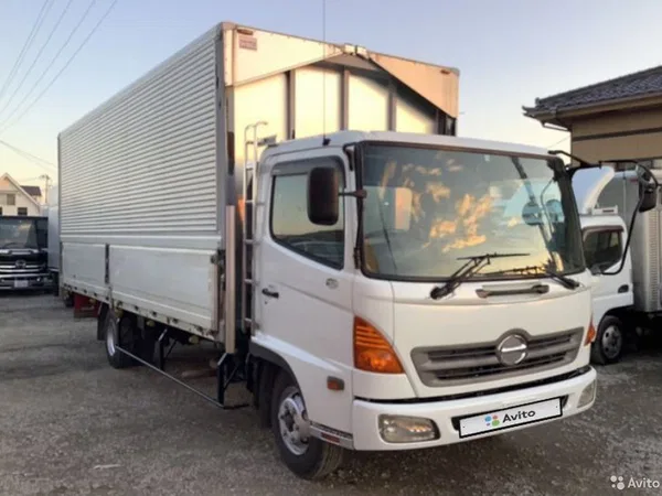 Промтоварный фургон Hino Ranger