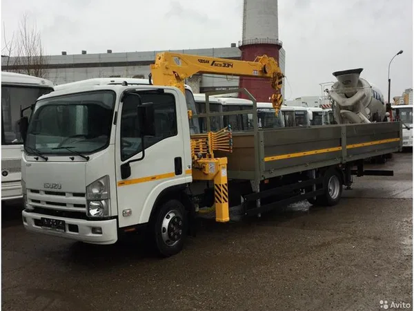 Бортовой грузовик с КМУ ISUZU NPR