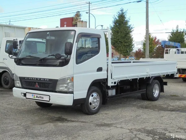 Бортовой автомобиль Mitsubishi Fuso Canter
