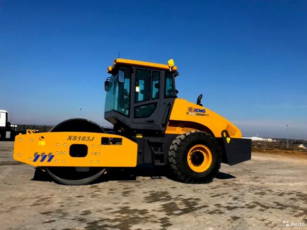 Грунтовый каток XCMG XS183J