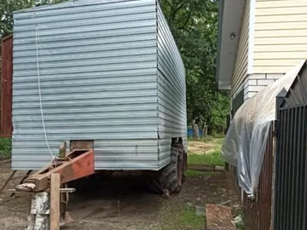 Вагон дом на тракторном прицепе