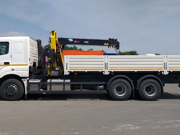 Бортовой грузовик с КМУ КамАЗ 65207-1002-87
