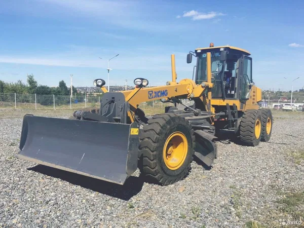 Автогрейдер XCMG GR165