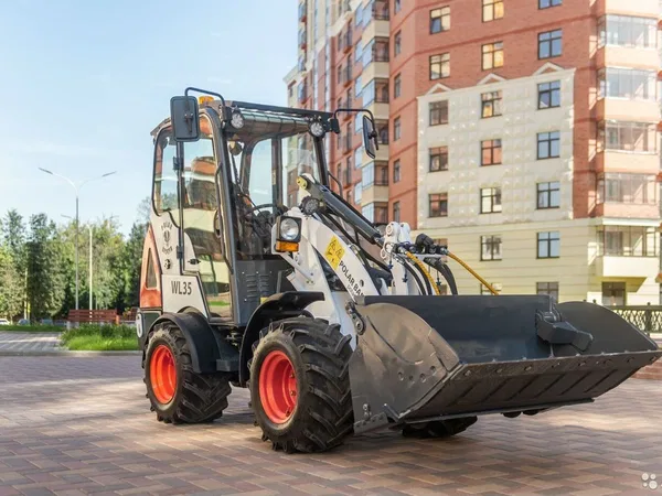 Мини-погрузчик Polar Badger WL35