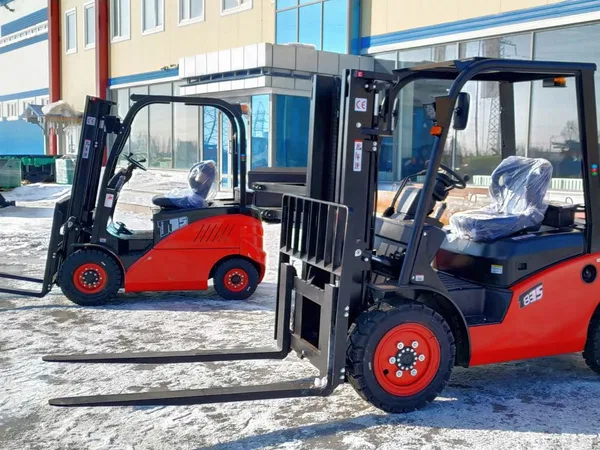 Вилочный погрузчик EP Equipment CPCD35T8-S4S
