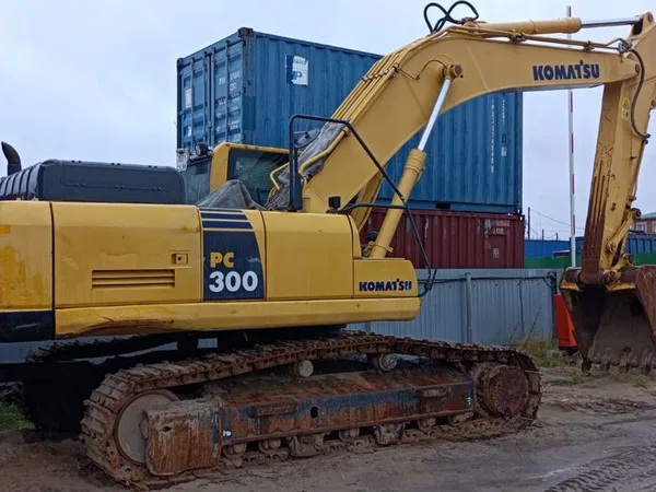Гусеничный экскаватор Komatsu PC300-8