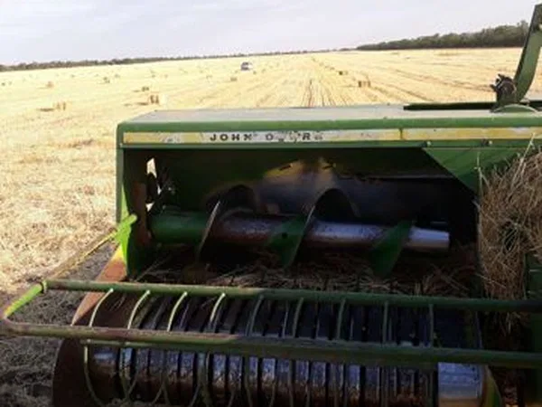 Пресс-подборщик John Deere 332