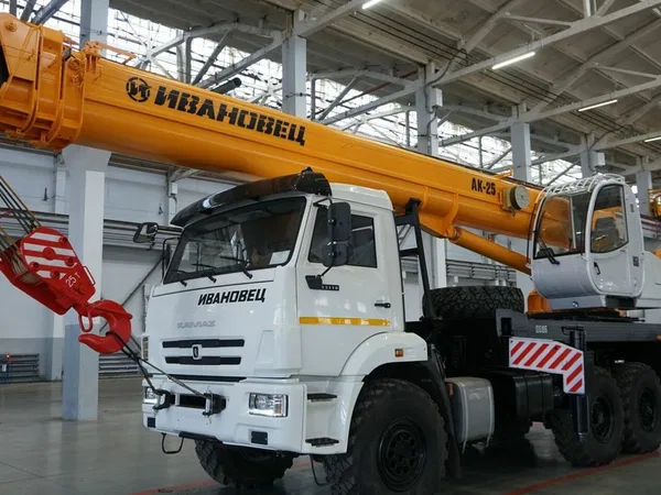 Автокран Ивановец КС-45717К-3Р на шасси КамАЗ 43118
