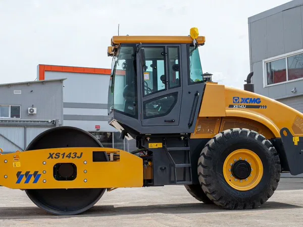 Грунтовый каток XCMG XS143J
