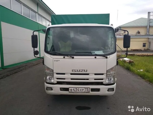 Тентованный автомобиль Isuzu NPR75