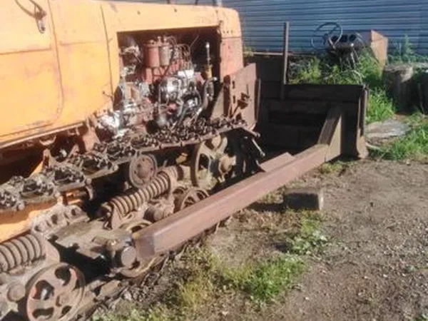 Гусеничный трактор ДТ-75