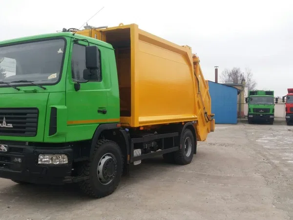 Мусоровоз МАЗ 5340С2-589-013 с задней загрузкой