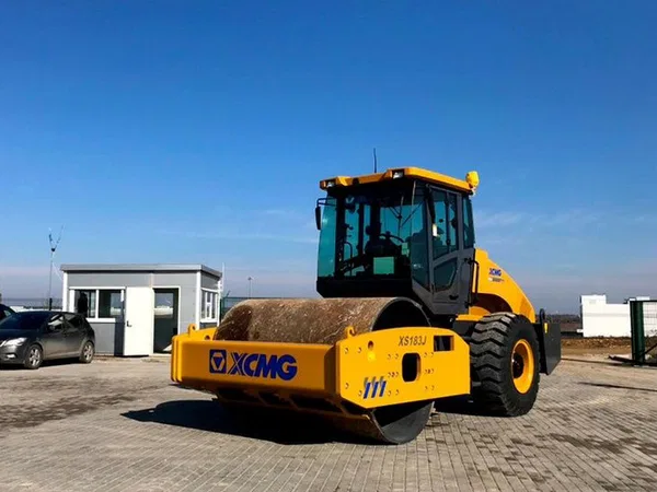 Грунтовый каток XCMG XS183J