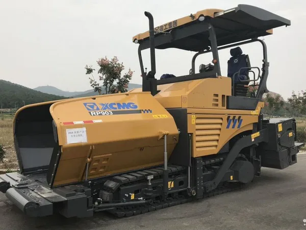 Асфальтоукладчик XCMG RP903
