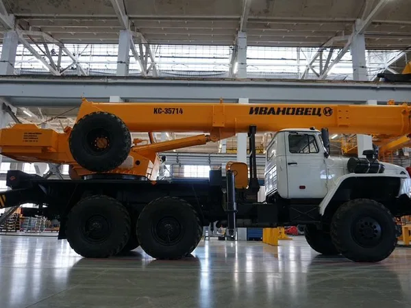 Автокран Ивановец КС-35714 на шасси УРАЛ 5557