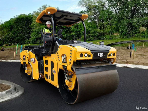 Двухвальцовый каток Caterpillar CB7