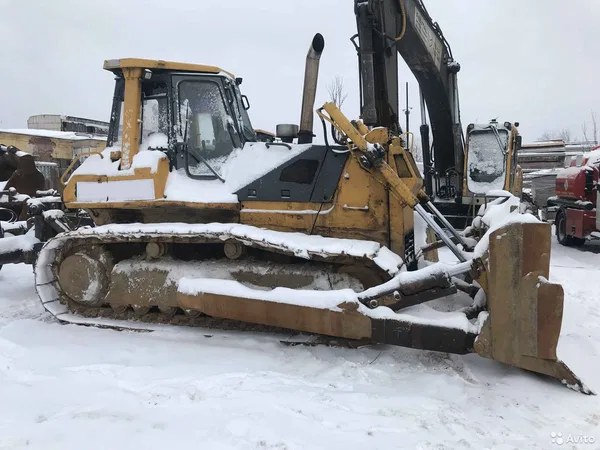 Гусеничный бульдозер Komatsu D65E-12